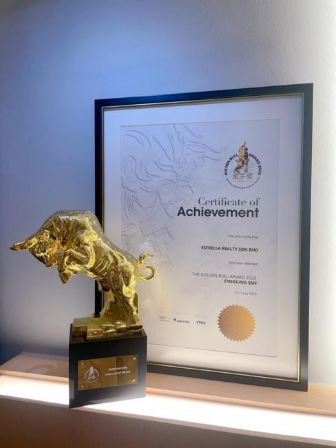 Golden Bull Award 2023 trophy